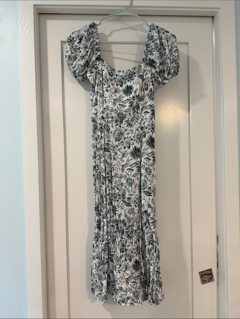 miami Black and White Floral Puff-Sleeve Maxi Dress